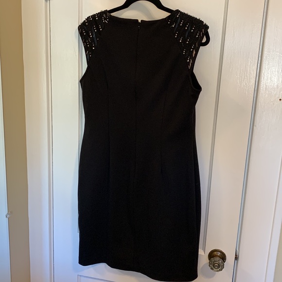 Excellent Condition Calvin Klein Black Embellished Shoulder Ponte Shift Dress 12 - Picture 3 of 7
